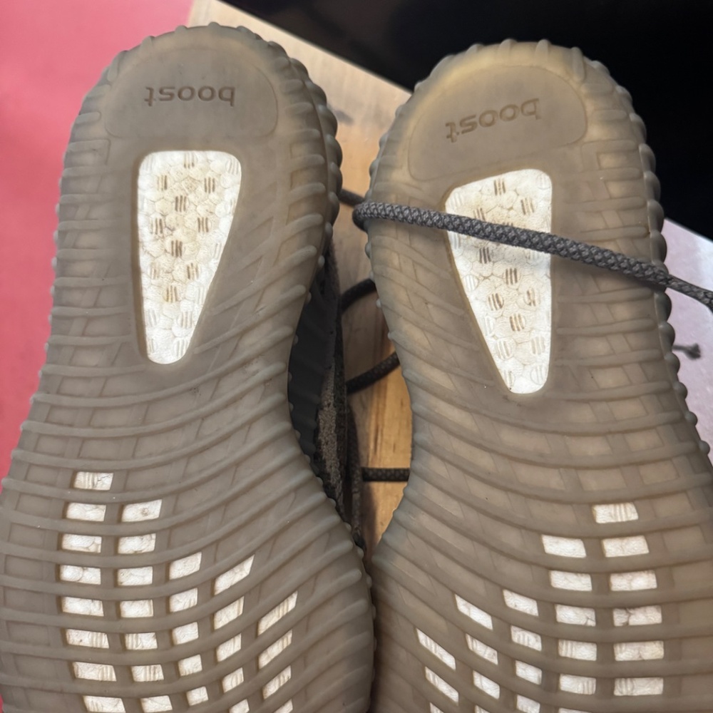 Yeezys 350 - Picture 4 of 4